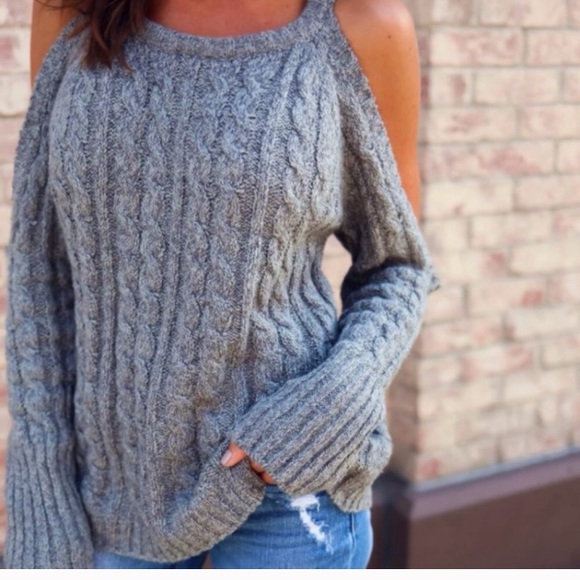 ❣️5🌟RATED✳️GRAY❤️COMFYCold Shoulder SWEATER - Picture 3 of 8